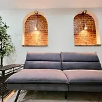 Whole House Walking Distance Stadium Free Parking