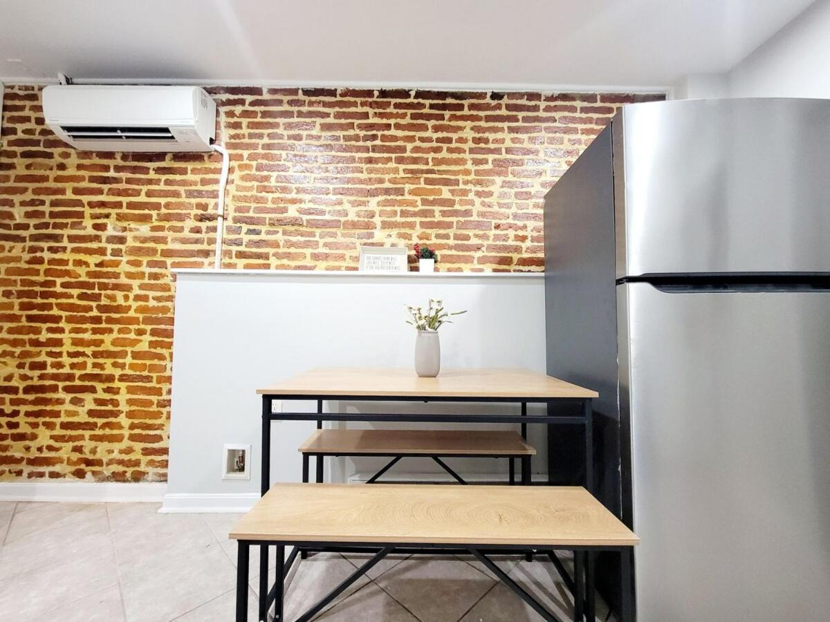 Whole House Walking Distance Stadium Free Parking Apartment *